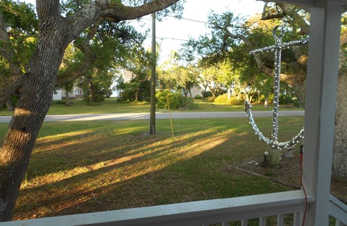 Harkers Island House | Quiet 3 bedroom, 2 Bath Home located within 1/2 mile of ferry to Cape Lookout