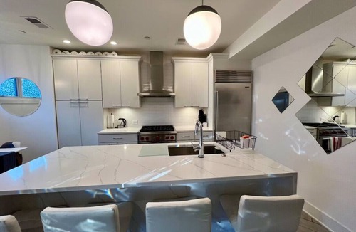 Cardozo Bed & Breakfast | Quiet Luxury Logan Circle Condo Walk to 14th St