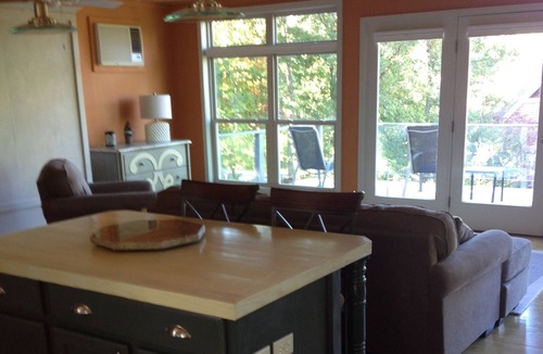 Bostic House | Quiet sanctuary for two facing South Mountain State Park