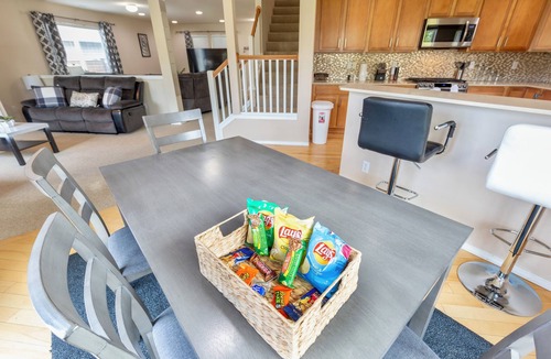 Renton House | R1: Leverage Villa, fenced yard, free street parking