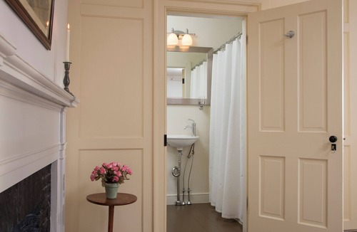 Downtown Baltimore Bed & Breakfast | Rachael's Inner Harbor Boutique Inn - The Randolph Room