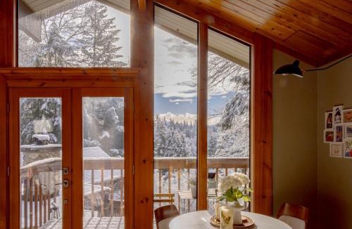 Mirrormont House | Rainier View Lodge - Seattle & Mountain Escape 2BR