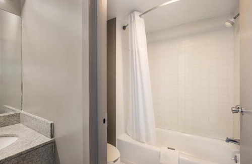 Edison Hotel | Red Carpet inn Edison