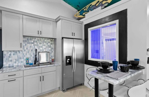 Northside Condo | Reef Break Getaway, Long-Term, King Bed, Laundry