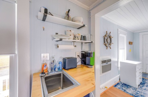 Davis Cottage | Relax Fireside: Retreat 1 Mi to Davis Ferry