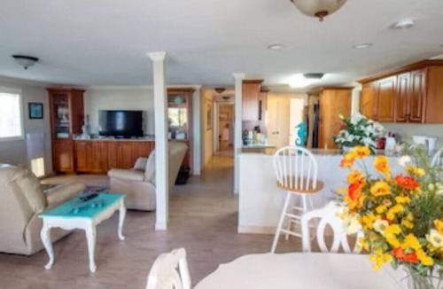 Signal Cove House | Relax in the Dolphin Retreat! Waterfront house with dock and kayaks.