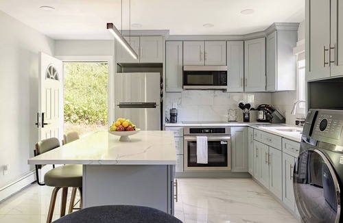 Woodbury House | Relax in this modern Smart one-bedroom located in beautiful Woodbury New York.