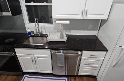 Wheaton-Glenmont House | Relaxing Home Away From Home
