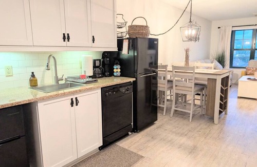 Vernon Apartment | Renovated 1 Bedroom Valley View