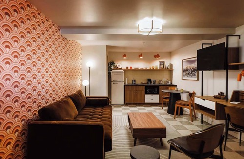 Hale Apartment | Retro Roadtrip Suite | La Vista Motel | 102