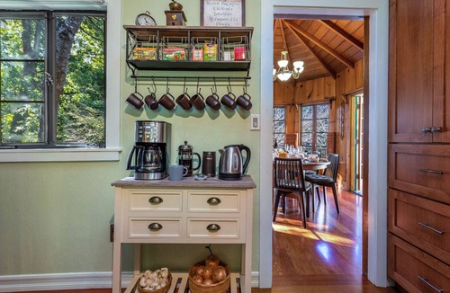 Northwood Villa | Rivendell ~ Lovely Riverfront Home, Classic Style with Modern Amenities