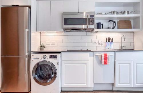District Wharf Apartment | River & City View Suite - The Wharf DC by Monthier