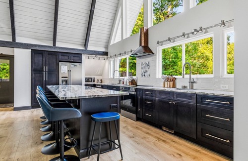 Mount Airy House | River Retreat: A-Frame, Hot Tub, Fire Pit, Ping Pong, Fenced Yard, Playset