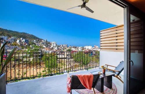 El Caloso House | Riverfront 3BR at Oasis | 2 Pools, Gym & Bar