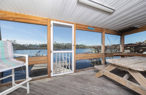 Steinhatchee Apartment | Riverfront Cottage 2 Bedroom Queen Beds/dockage included