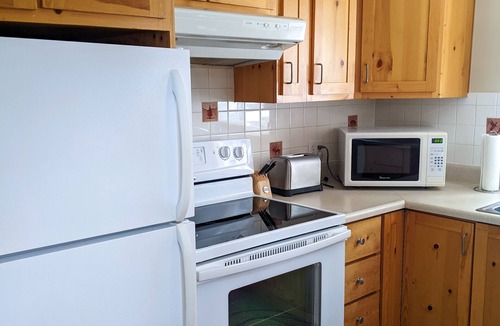 Lyons House | Riverside A-Frame Close to RMNP, 2 BDR King, 1 BTH, Fireplace, Adventure Awaits