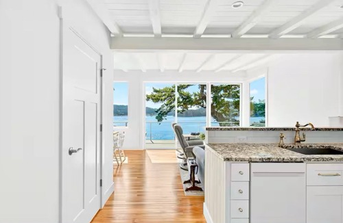 Anacortes Cabin | Romantic Deception Pass Waterfront Cabin with Deck Over Water