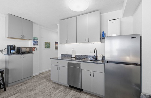 Lenox Park Condo | Romantic Oceanview Studio w/Balcony, Pool & Walkable Attractions