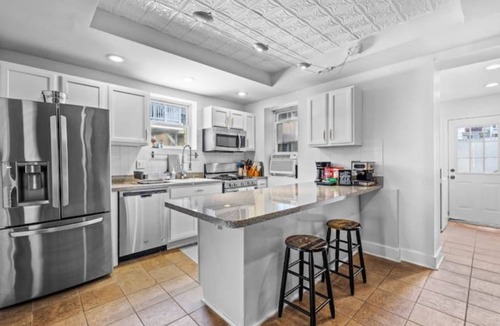 South Baltimore House | Rooftop Deck Escape! Free Parking!
