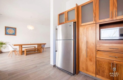 La Paz House | Rooftop Oceanview, Pool, Gym & Minutes to Beach