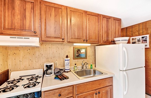 Eagle River Condo | Rustic & convenient mountain condo w/gas fireplace & lake views