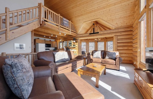 Three Peaks House | Rustic Mountain Escape with Panoramic Views