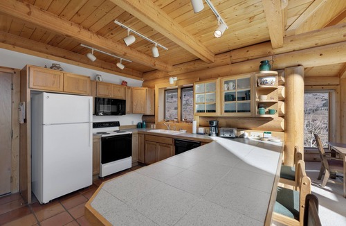 Three Peaks House | Rustic Mountain Escape with Panoramic Views