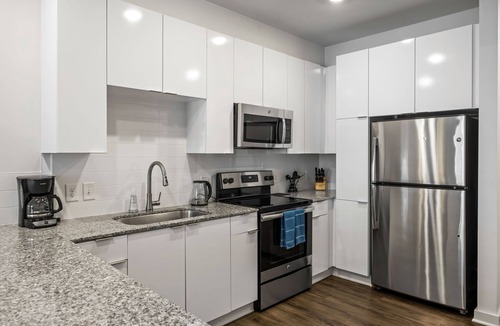 Midtown Apartment | (S1BE) Spacious 1-BR w/Pool, Fitness Center, and Dog Park