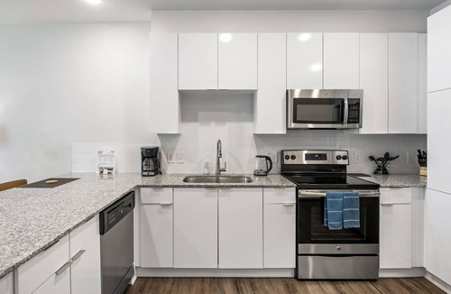 Midtown Apartment | (S1BE) Spacious 1-BR w/Pool, Fitness Center, and Dog Park