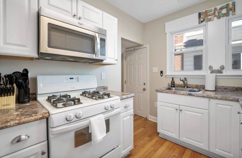 Margate City Apartment | Salt Life Retreat Unit A-2BR/2BA, Heart of Margate