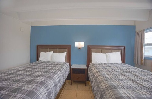 Merritt Island Hotel | Scenic Double Room w/2 Double Beds, Parks & Dining Options – Relax & Enjoy