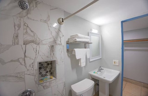 Merritt Island Hotel | Scenic Double Room w/2 Double Beds, Parks & Dining Options – Relax & Enjoy