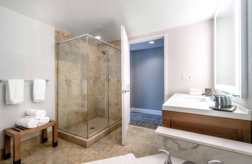 Braselton Hotel | Scenic Retreat: Three Upscale King Rooms Near Vineyards