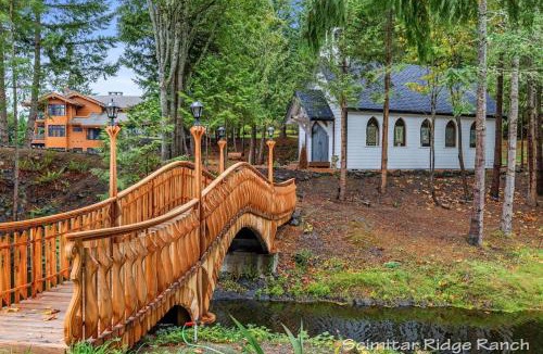 Anacortes House | Scimitar Ridge Ranch - Luxury Lodge - Sleeps 35 with Indoor Pool Villa