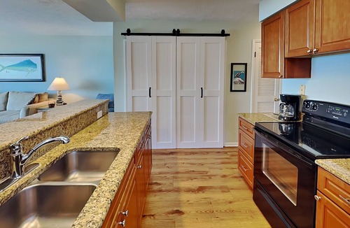 Wilmington Beach Condo | Sea Colony 12A | Oceanfront + Private Beach Walkway