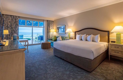 Daytona Beach Shores Hotel | Seafront King Balc | The Shores | Ocean balcony, yoga, firepits