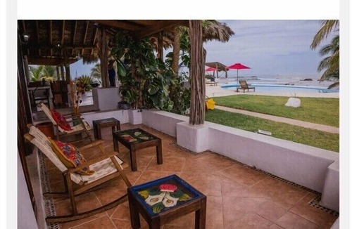 La Union de Isidoro Montes de Oca Villa | Secluded beachfront villa w/pool near Troncones and 30 min from Lazaro Cardenas