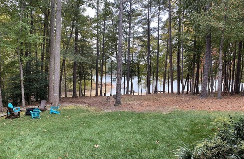 Manson House | Secluded Lakefront Retreat - Couples and Fisherman’s Paradise with Private Dock