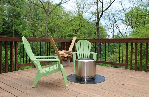 Nisbet House | Secluded Mountain Lodge Near Williamsport with a Fireplace, Deck, and Pet-Friendly