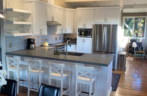 Sonoma House | Serene Vineyard home with pool, tennis court and 2x pickle ball courts