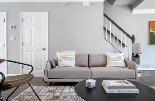 Le Droit Park Apartment | Shaw 2br w backyard wd nr nightlife WDC-689