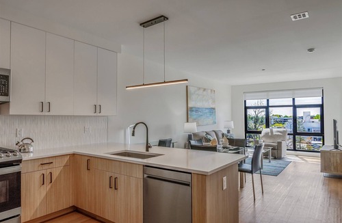 Princeton Apartment | Short drive to TCNJ & Trenton Airport - Petfriendly Queen Room