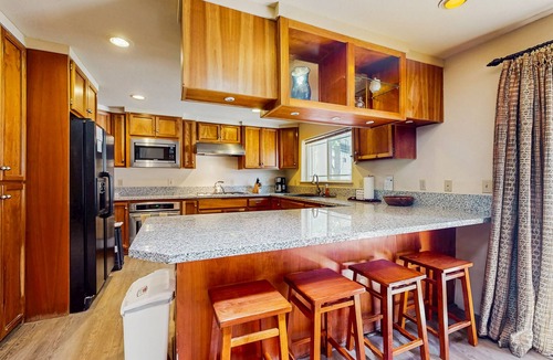Upper Kingsbury House | Single-level home with fireplace, deck, grill, & washer/dryer, sleeps 10