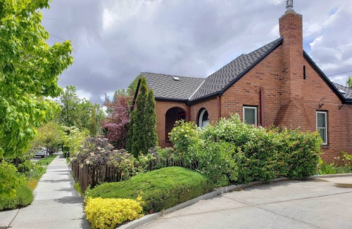 Old Southwest Cottage | Ski, Shop & Explore: Walkable Midtown Reno Oasis!