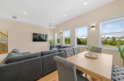 Communipaw House | Skyline Serenity Luxe NYC Retreat