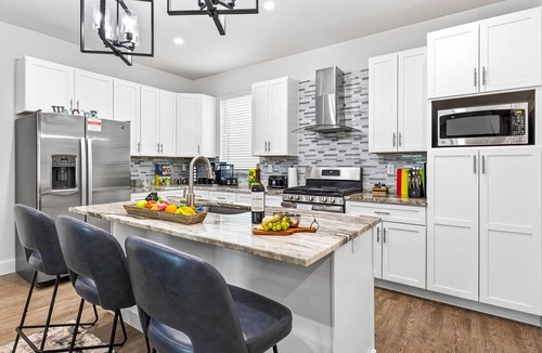 Largo Apartment | Skyview Escape | Rooftop Townhouse Near Clearwater