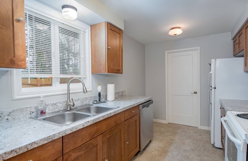 Marietta-Alderwood House | Sleeps 10, Close to Airport, Peace Health, Waterfront, WWU & WCC