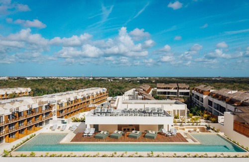 Playa Paraiso Condo | Sleeps 6 w Private Rooftop Pool & 2 Bikes