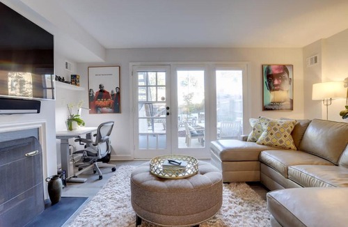 Capitol Hill Apartment | Sojourn Free Parking Capitol Hill