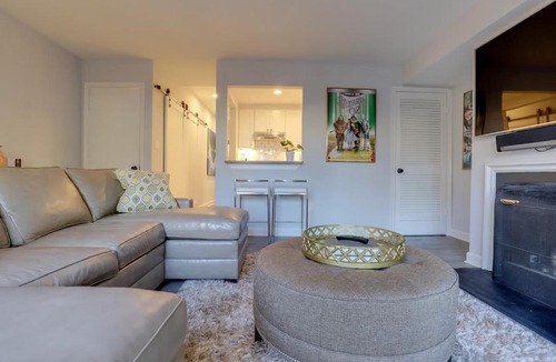 Capitol Hill Apartment | Sojourn Free Parking Capitol Hill
